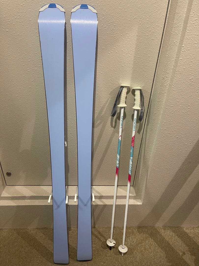 ワンシーズンのみ使用　子供　スキー板　140cm 女　小学生　ストック付き