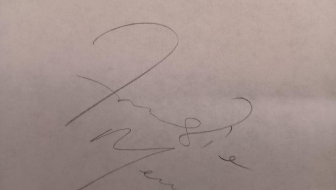 「Queen全員の直筆サイン入りコレクターズセット」