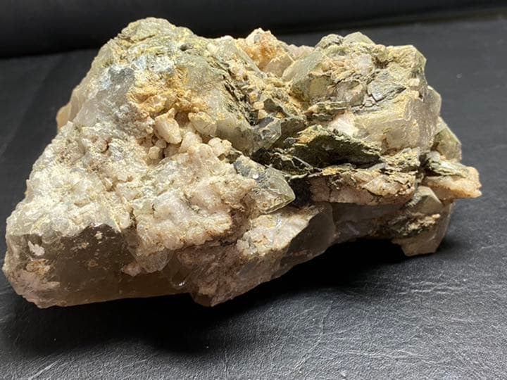 ザギ水晶　ザギマウンテンクォーツ 728g