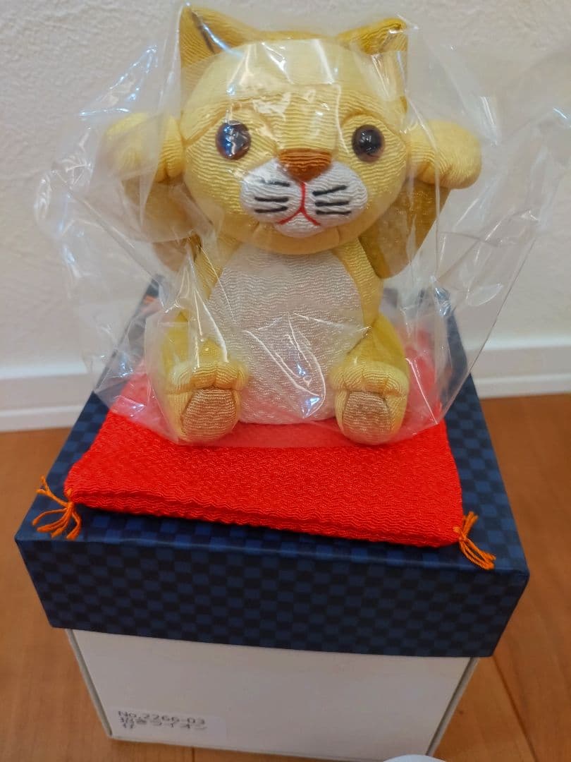 新品未使用　柿沼人形　江戸木目入　限定　招きライオン赤座布団　商売繁盛　縁起物