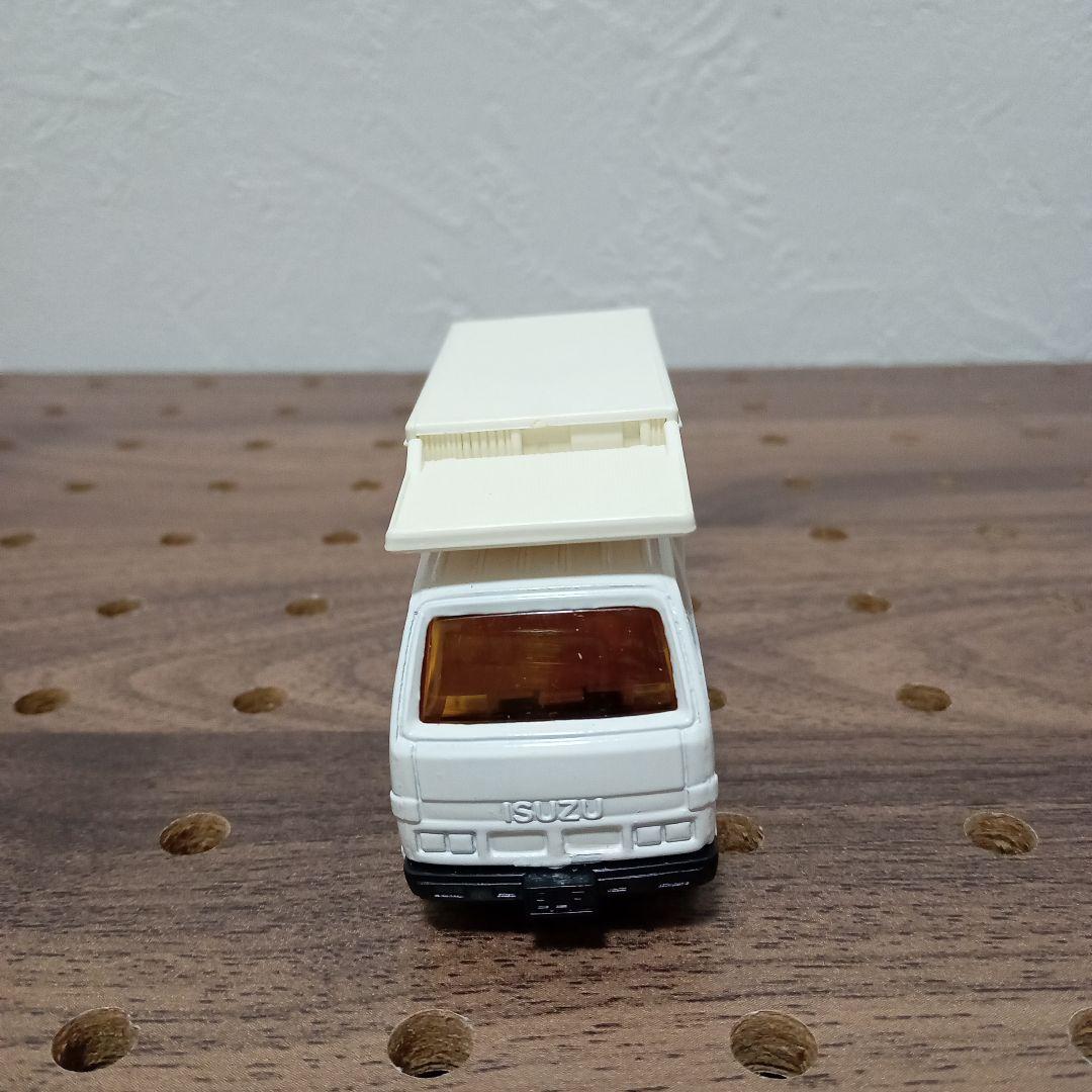 トミカ　いすゞエルフ引っ越しトラック　No.32