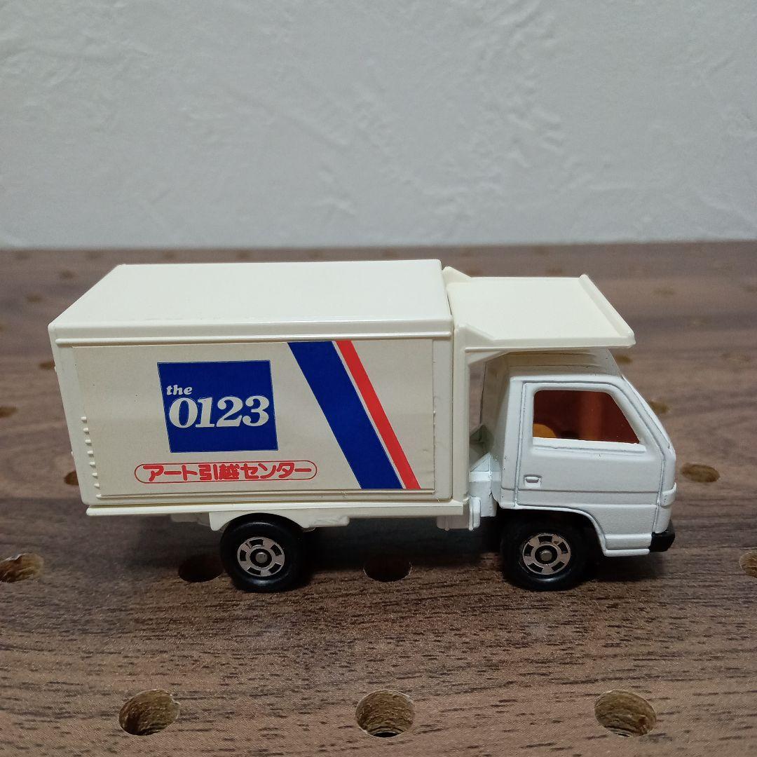 トミカ　いすゞエルフ引っ越しトラック　No.32