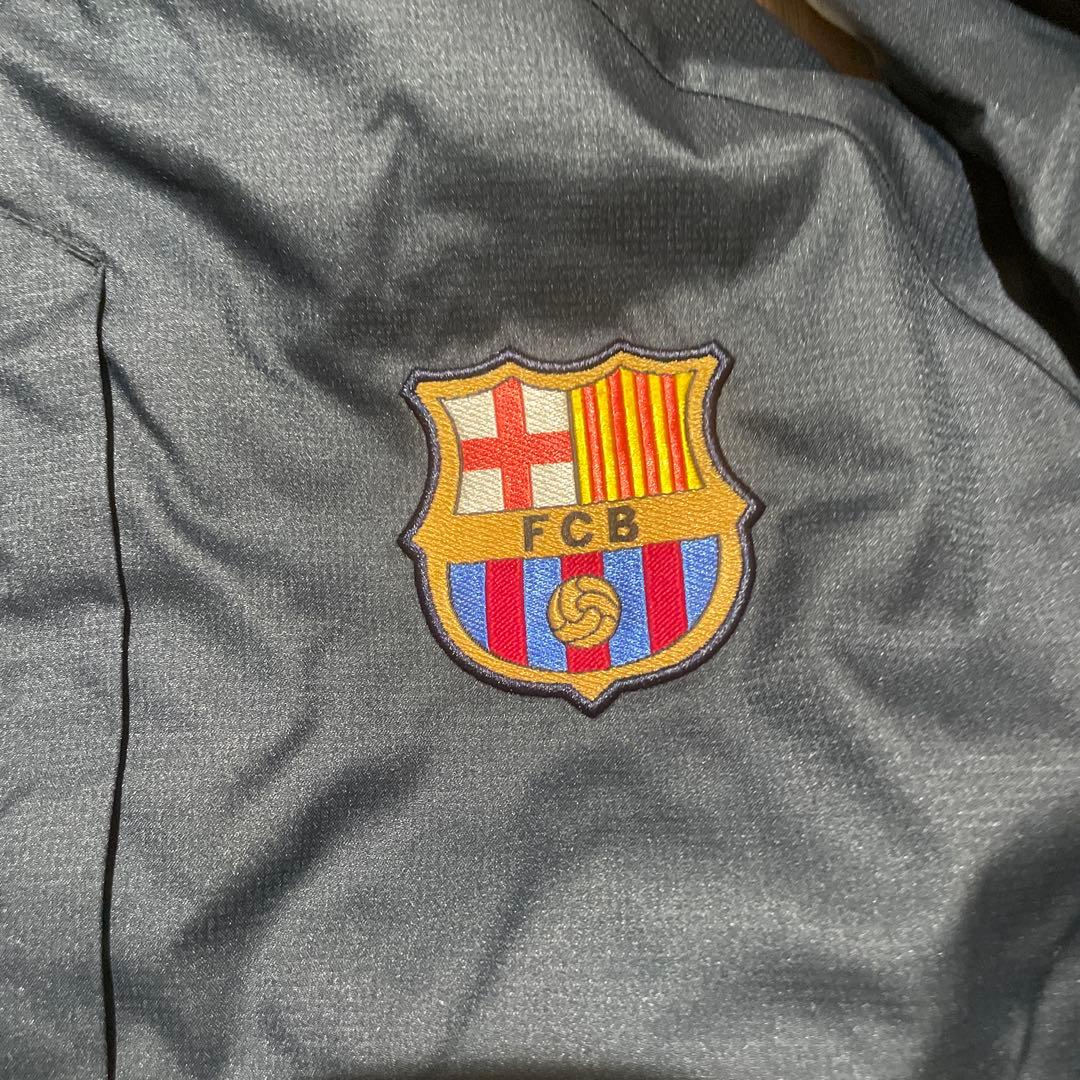 バルセロナ　ナイキ　サッカー　ベンチコート　防寒　防風　あったか
