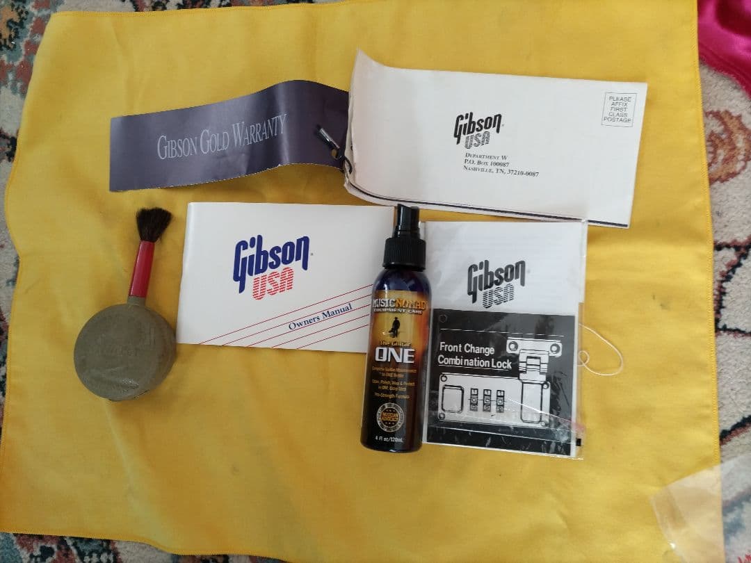 ギブソンレスポールカスタム1992年製造？ ハードケース 革製ストラップ付