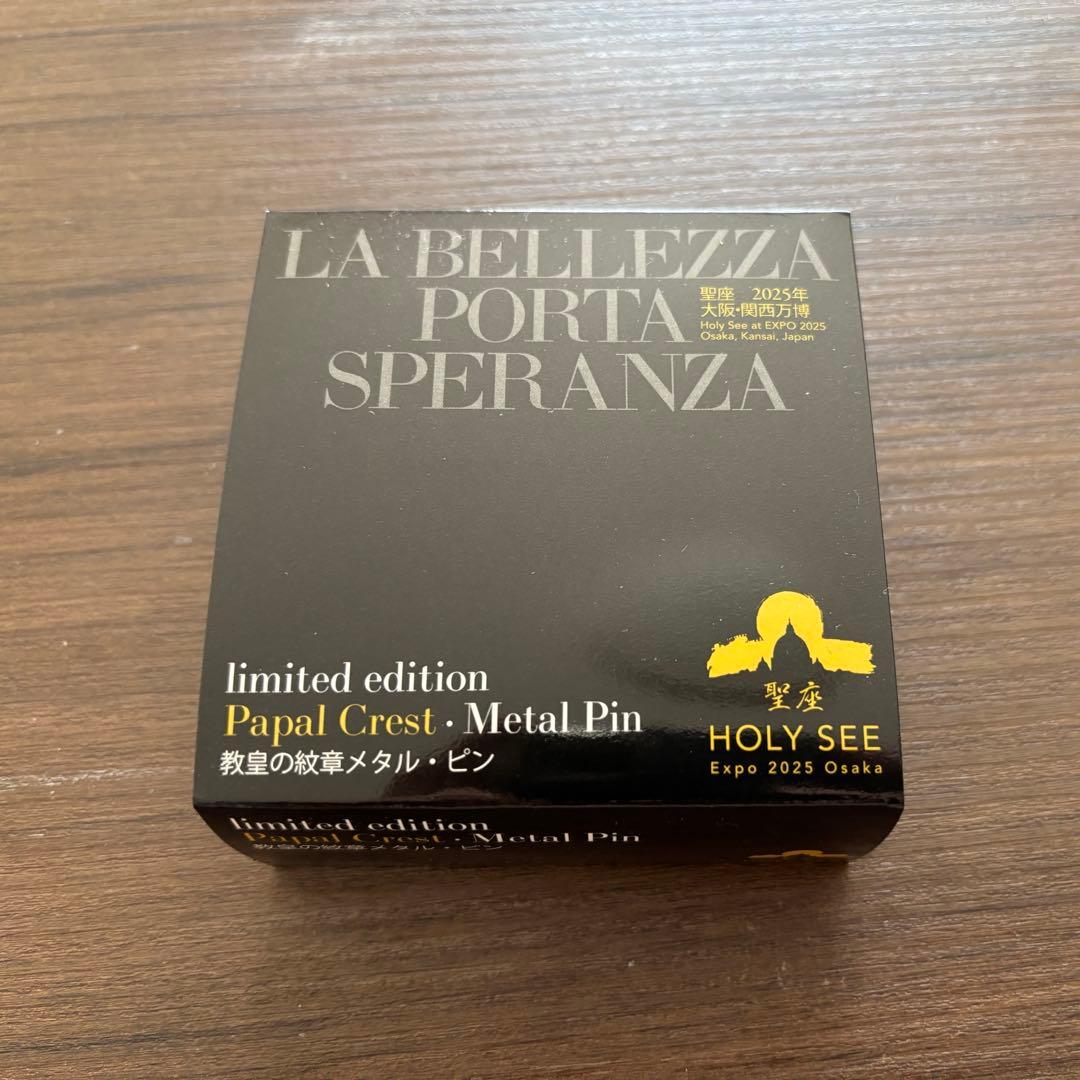 B*銀様 【万博イタリア・バチカン館100個限定】ローマ教皇の紋章ピンバッジ　1