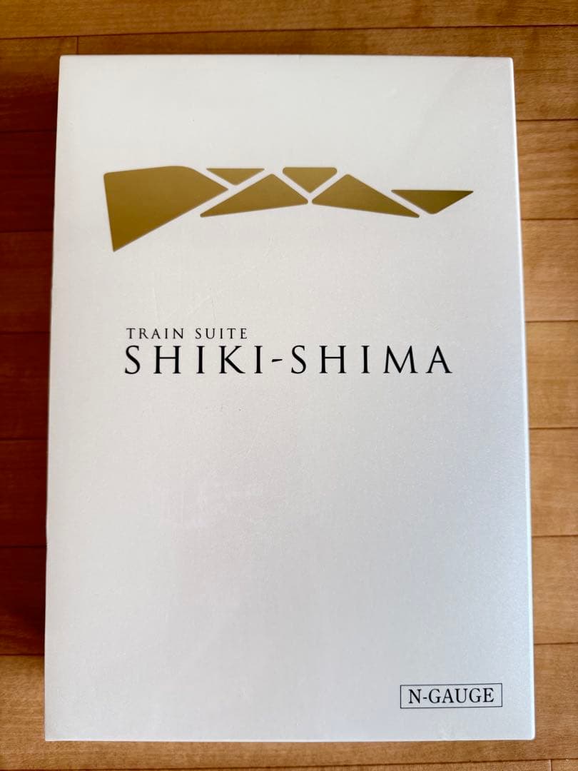 KATOのE001形〈TRAIN SUITE四季島〉10両フル編成 ABセット