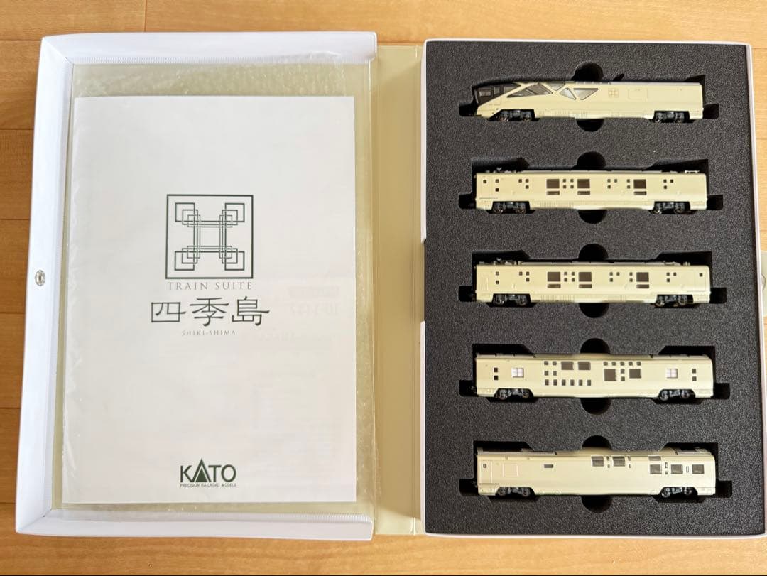 KATOのE001形〈TRAIN SUITE四季島〉10両フル編成 ABセット