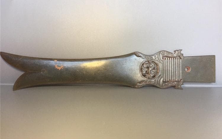 六禮儀の具：玉璋