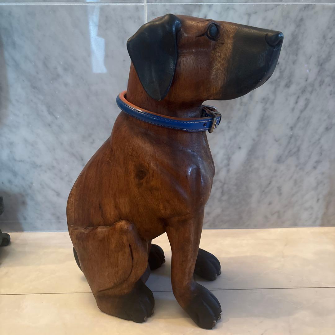 ヴィンテージ　可愛らしい瞳と威厳のある姿が素敵な一刀彫の犬の特大彫刻オブジェ
