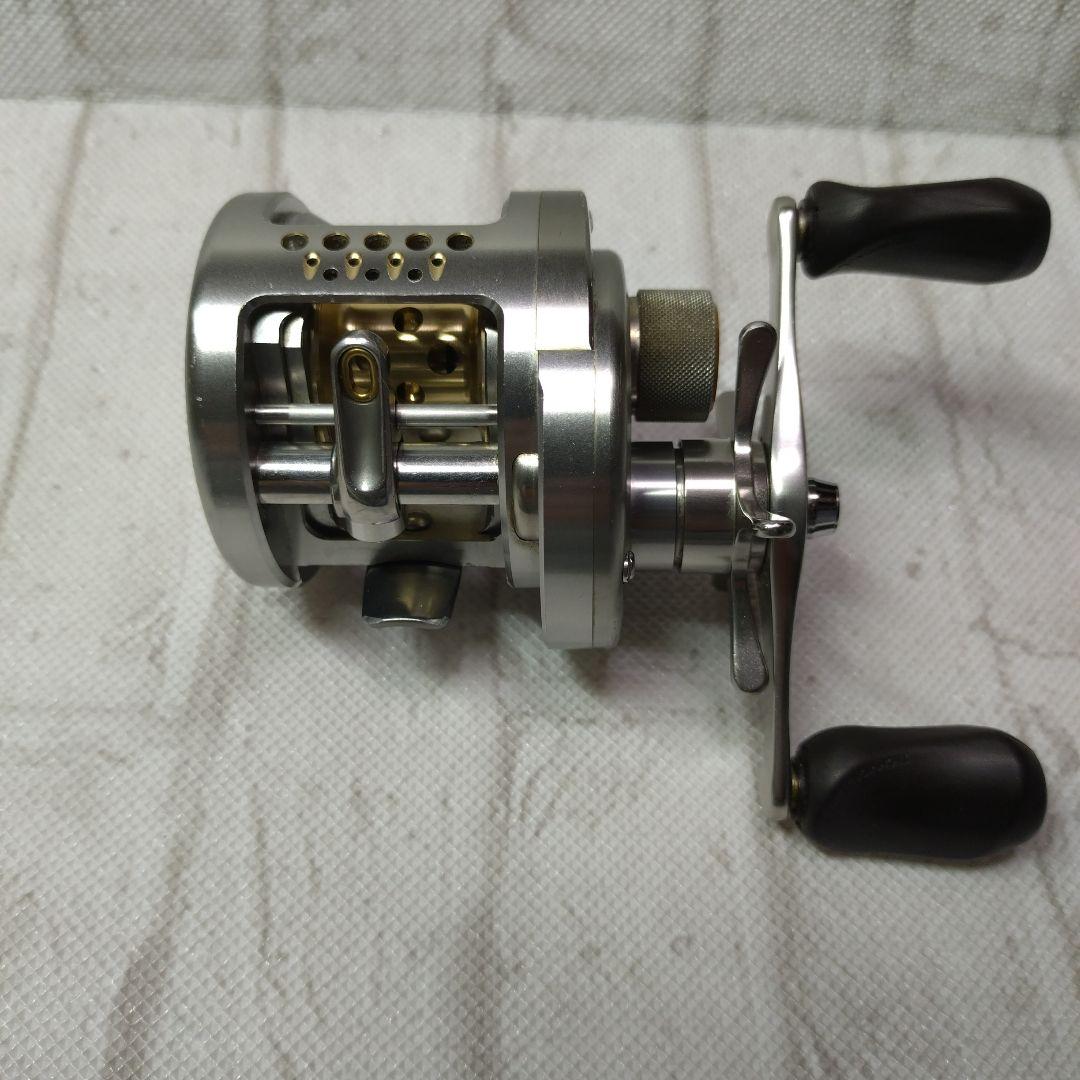 シマノ　カルカッタコンクエスト201DC　03カルカッタコンクエスト