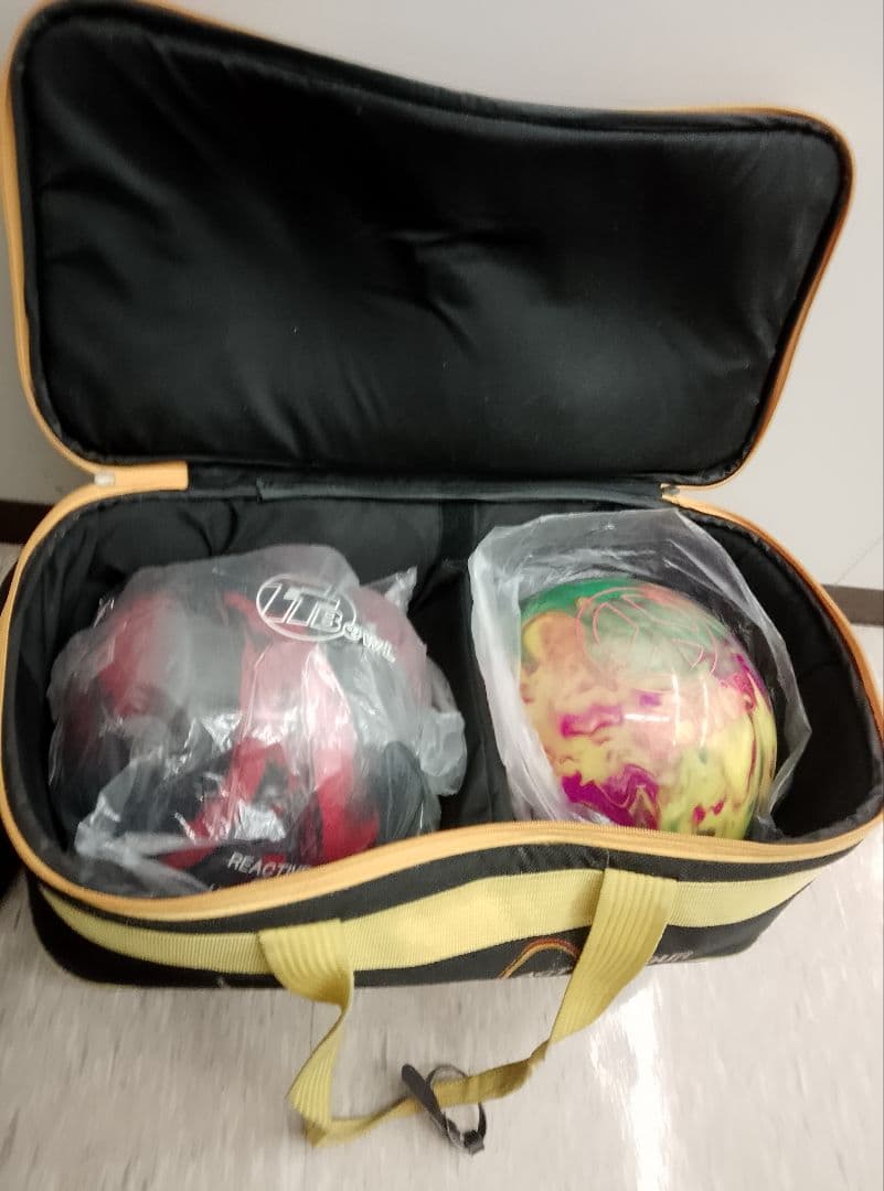 ボーリングボール　14ポンド　２点セット　ケース付き