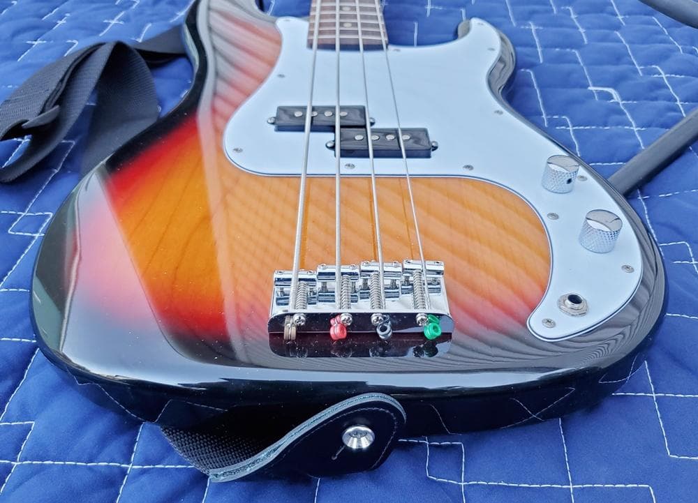 C64　美品！フェルナンデス　プレジションベース　音出しOK　ソフトケース付