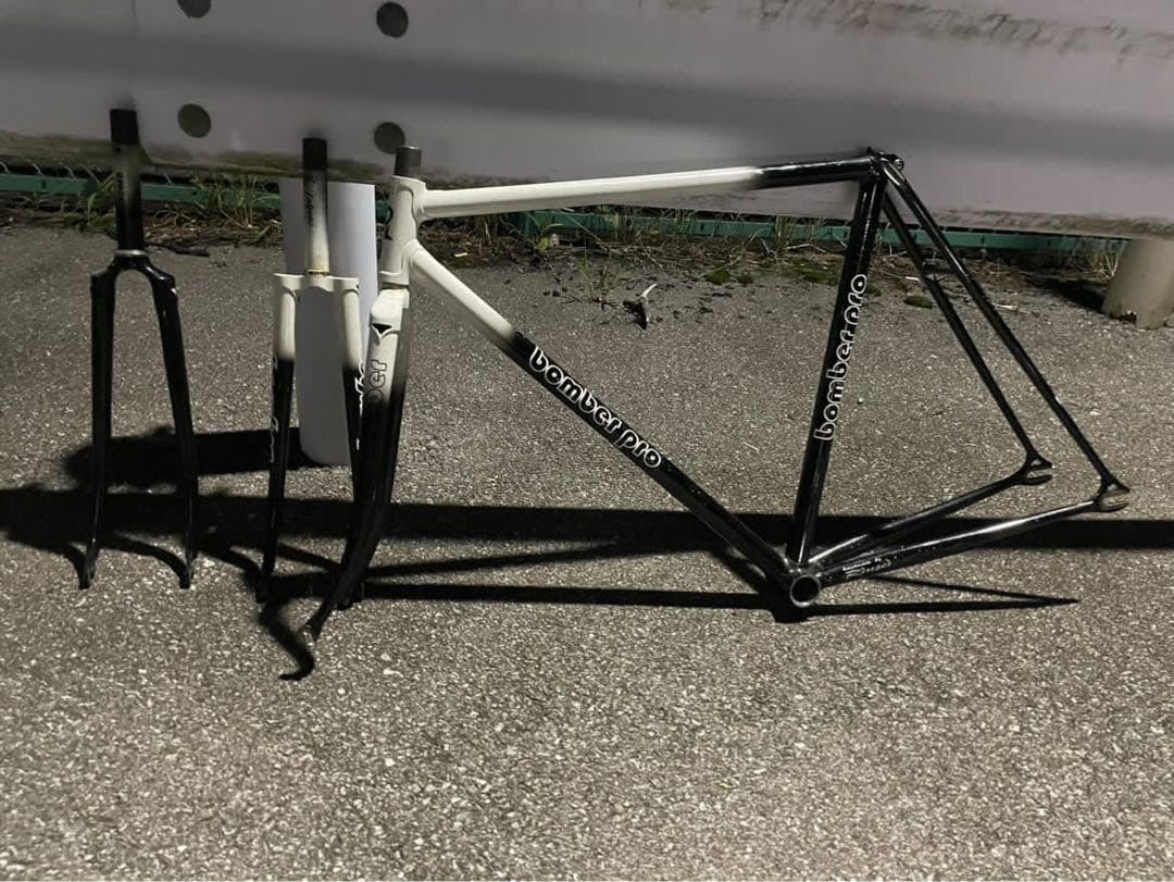 njsフレーム　ボンバープロサイズ510 同サイズのフォーク付き