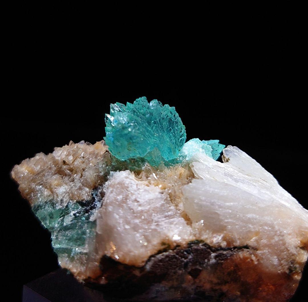 アポフィライト インド産 母岩付き 鉱石 鉱物 ミネラル 標本 原石 犬牙状 ⑤