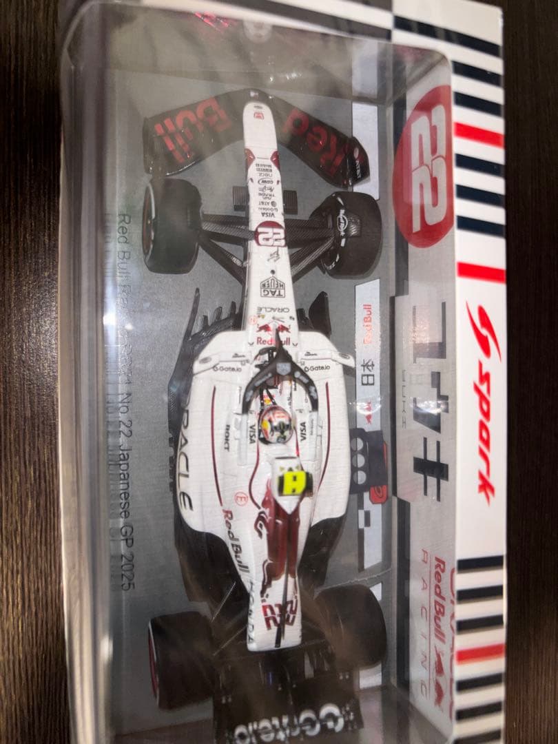ミニカー Red Bull Racing RB21 Yuki Tsunoda 1/43