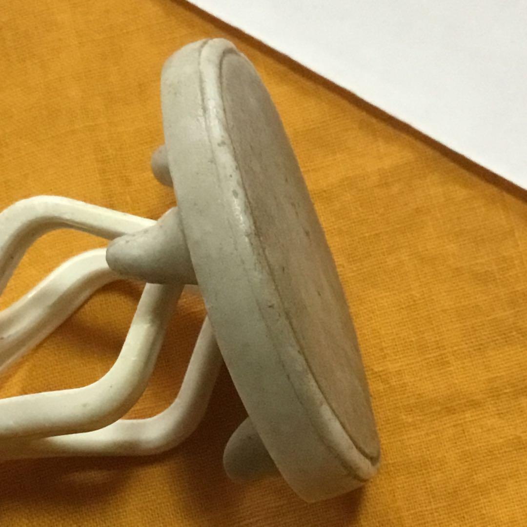 小さな飾り台　磁器