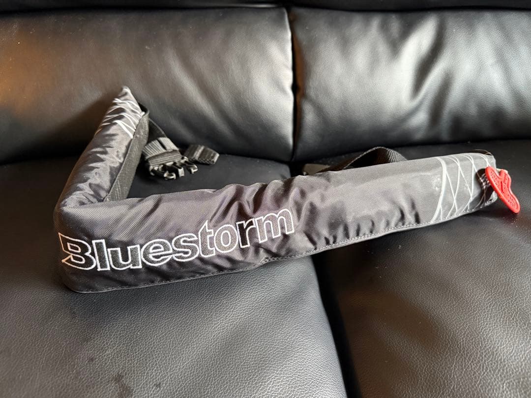 BLUESTORM 膨張式ライフジャケット(水感知機能付き)桜マーク付き