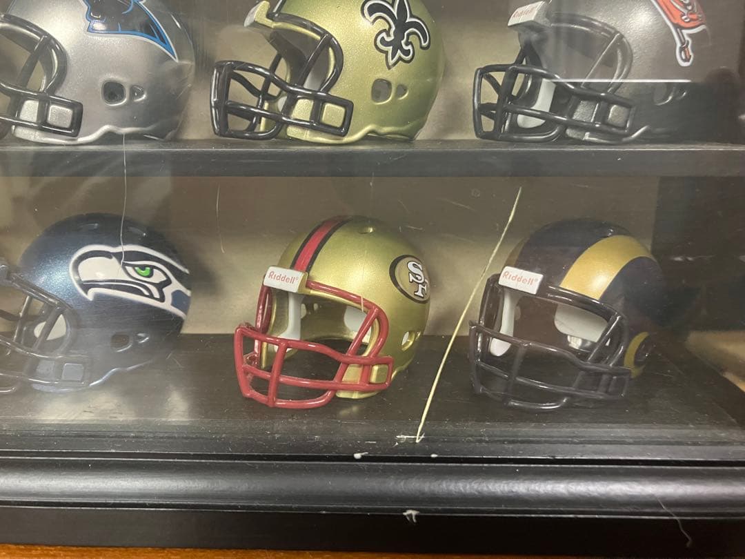 NFLミニヘルメットコレクション 32個　ケース入り