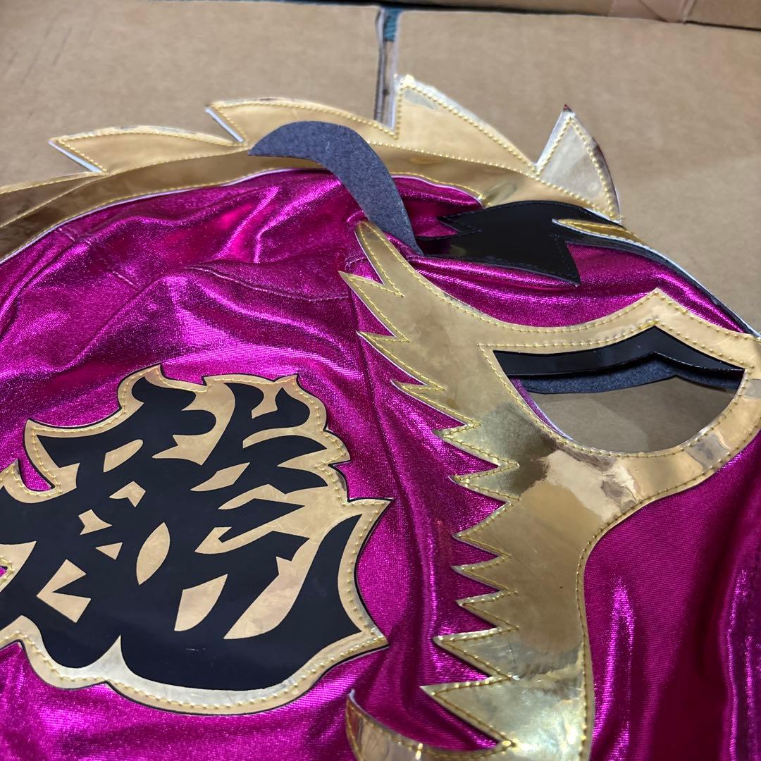 ウルティモドラゴン　プロレス　マスク