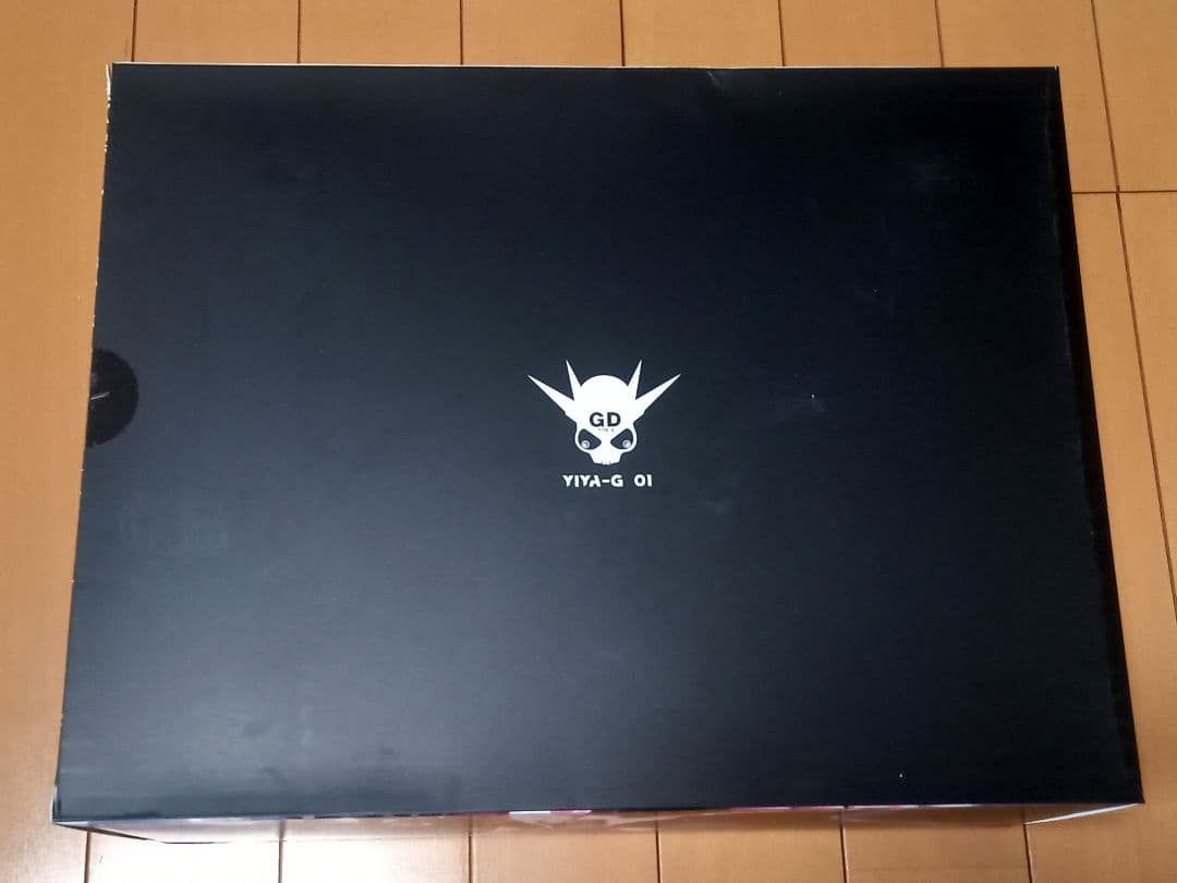 新品未開封 YIYA-G女王の乗り物戦えない女の子専用機 海外製プラモデル