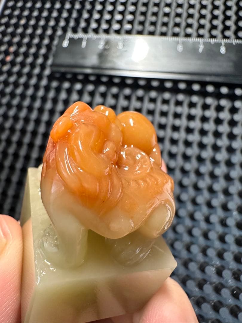 ラオス石　田黄　瑞獣献宝　巧色　高級印材　箱付き　篆刻　書道　落款　雅号