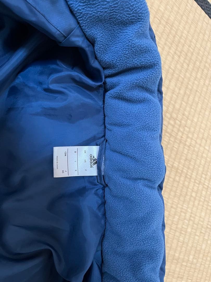 アディダス　ネイビーダウンジャケット蛍光オレンジライン