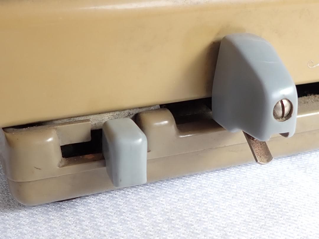 昭和レトロな手回し計算機 インテリアとしておすすめです。送料込・匿名発送