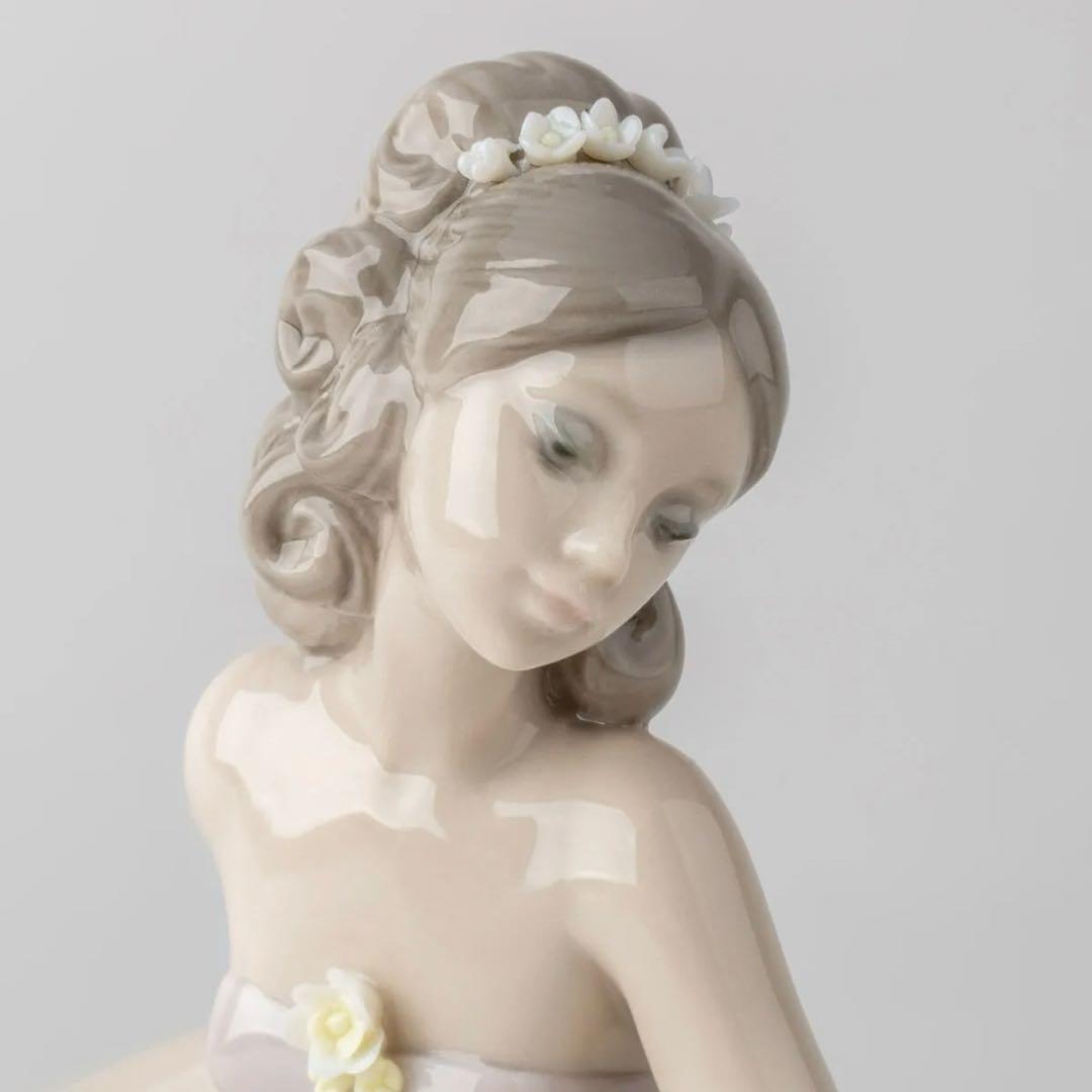 リヤドロ お祭り ひと休み 舞踏会の女性 5859 LLADRO