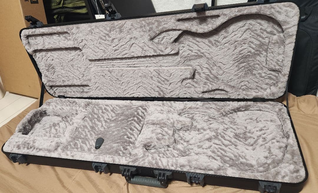 FENDER DELUXE MOLDED CASE エレキベース ケース