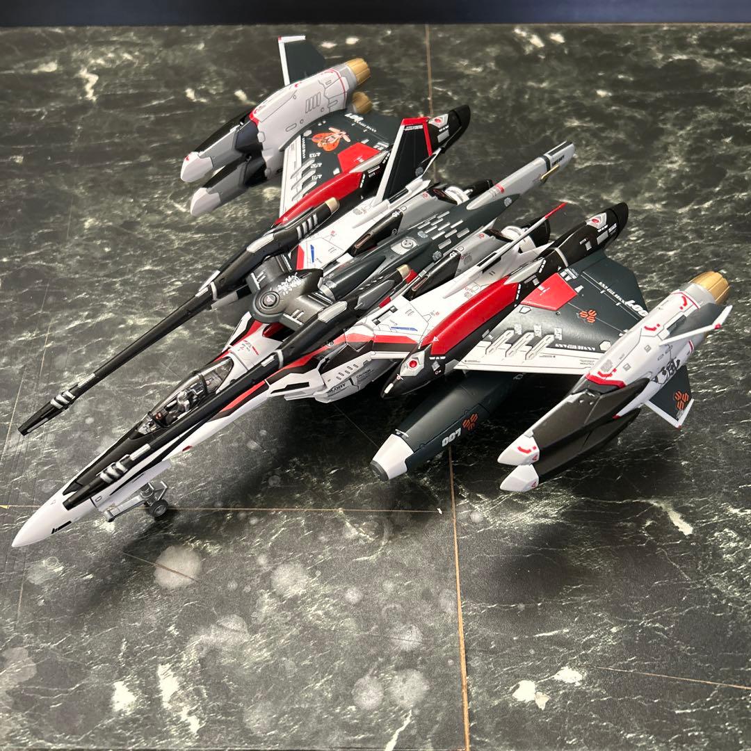 マクロス1/72VF-25Fトルネードメサイアバルキリー　プラモデル完成品