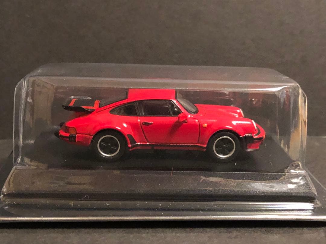 京商 1/64 ポルシェ 911 ターボ (930) レッド