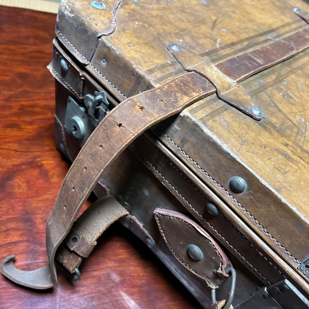 古い大きな旅行鞄　革製　アンティーク　レトロ