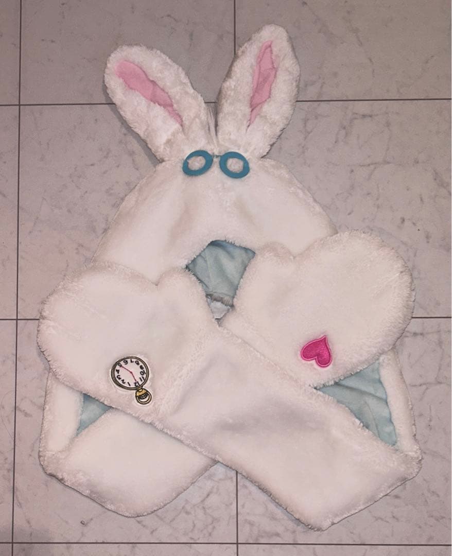 ディズニー　不思議の国のアリス　白うさぎ　ファンキャップ　マフラー