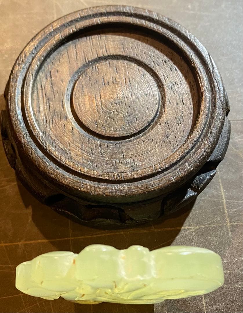 古和田玉 翡翠 鑑賞台付・ヴィンテージ　レア ・オブジェ・鼻煙壺 ・台湾茶器