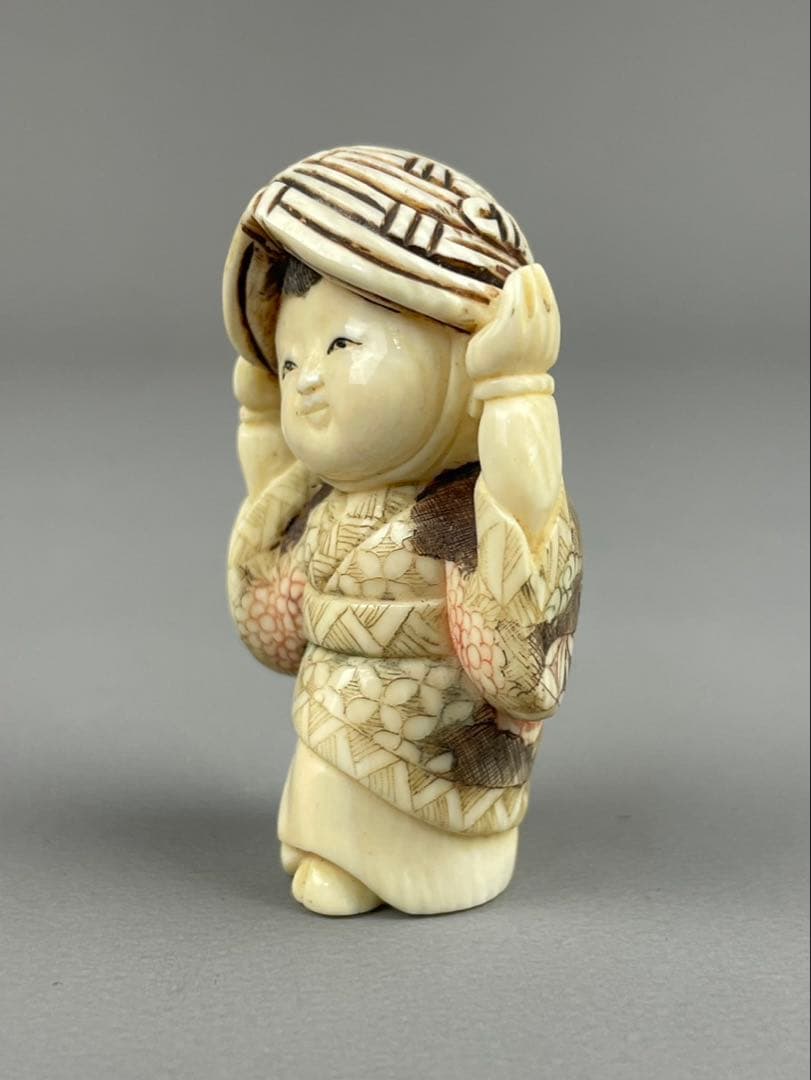 時代根付 極上細密彫り白材 マンモス牙製 作家物 在銘 柳月 唐子 女の子