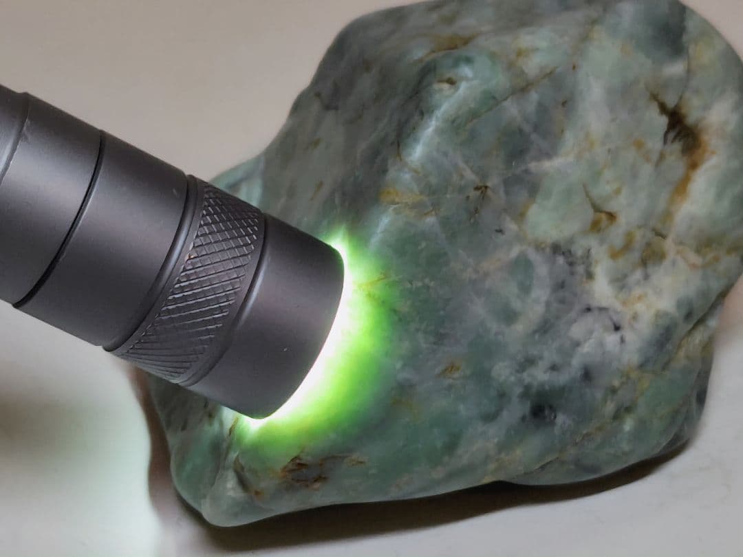 灰緑 319g 翡翠 ヒスイ 原石 鑑賞石 自然石 誕生石 鉱物 鉱石 水石