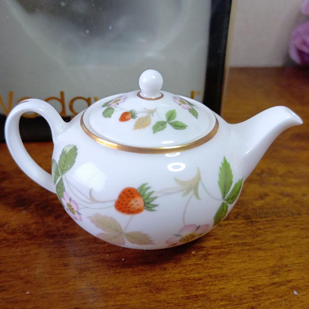 ウェッジウッド ワイルドストロベリー ミニチュアティー（コーヒー）セット