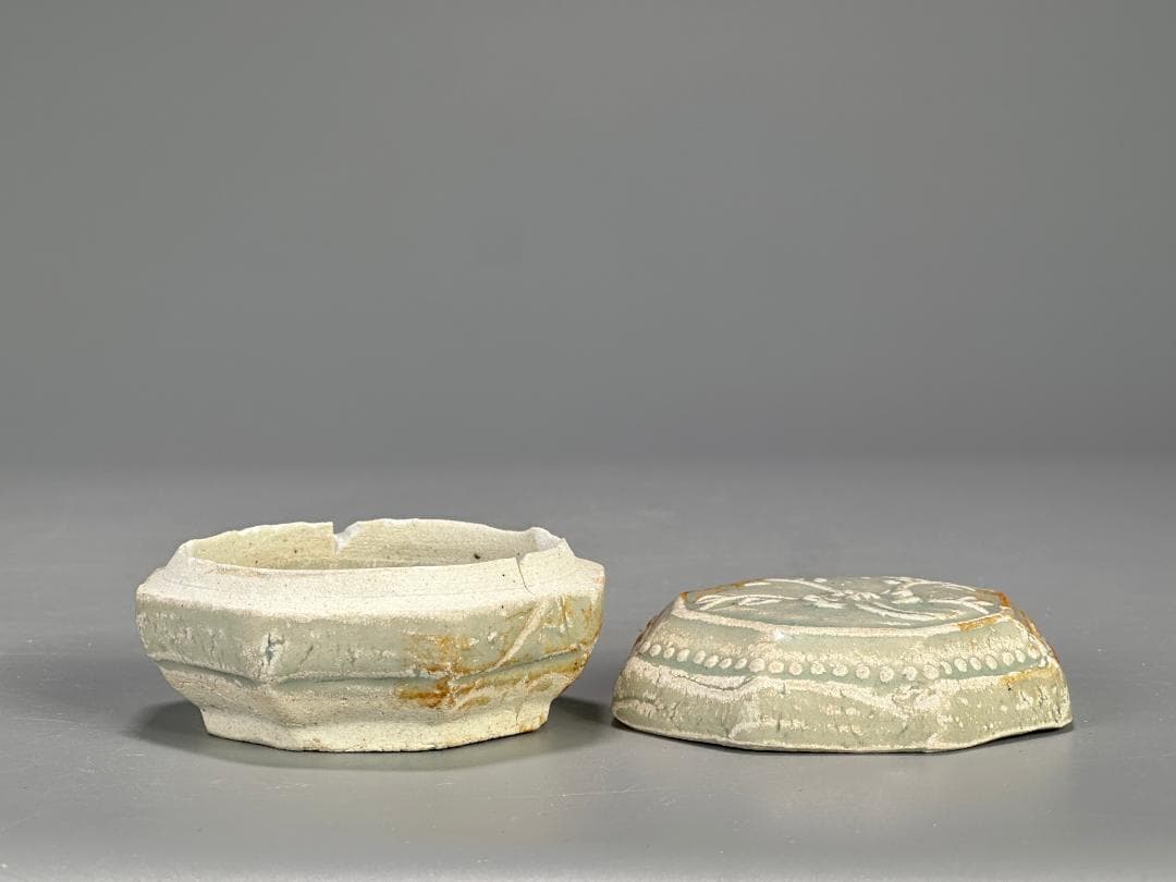 中国美術　宋時代　青白磁　湖田窯　香道具　花卉文香合　古物　時代物　唐物