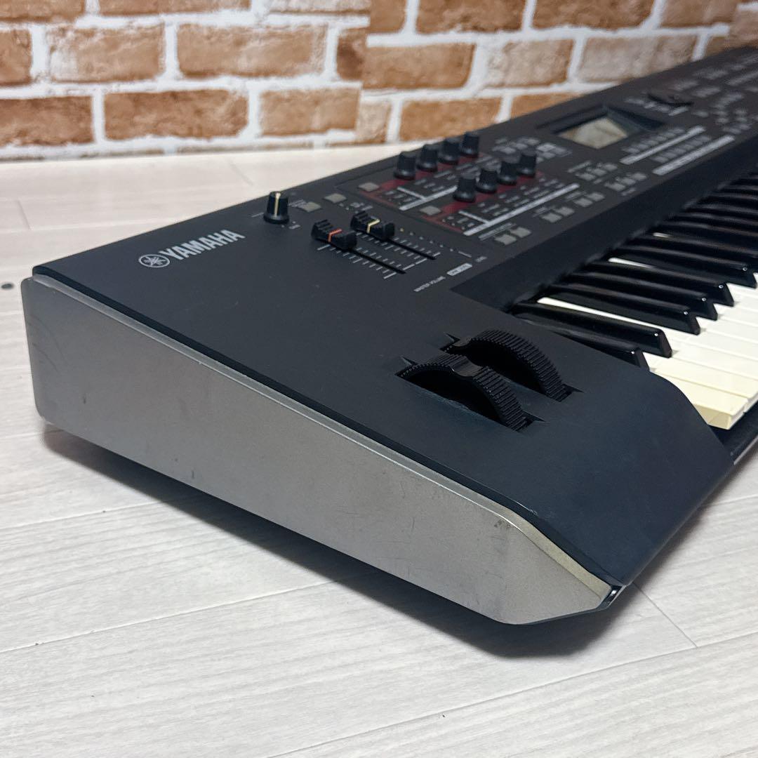 YAMAHA シンセサイザー　MOX6 ヤマハ　音楽