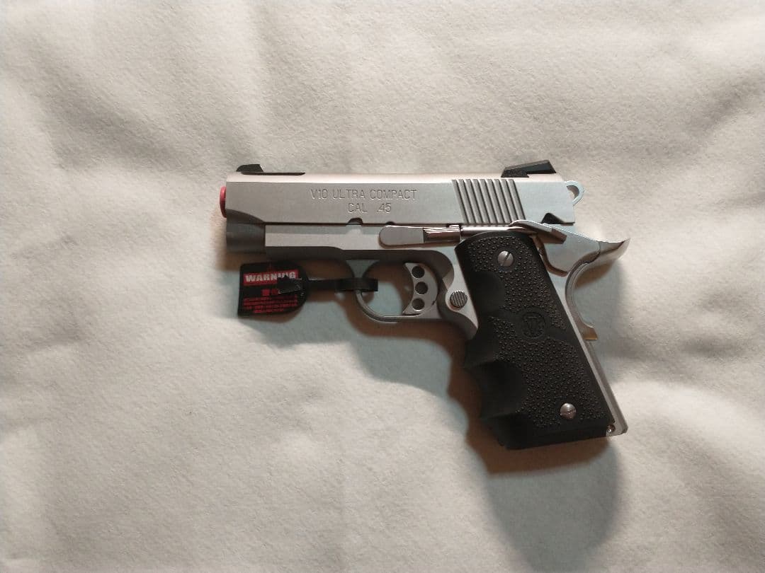 デ*ー様 東京マルイV10UltraCompactとHogue製グリップ