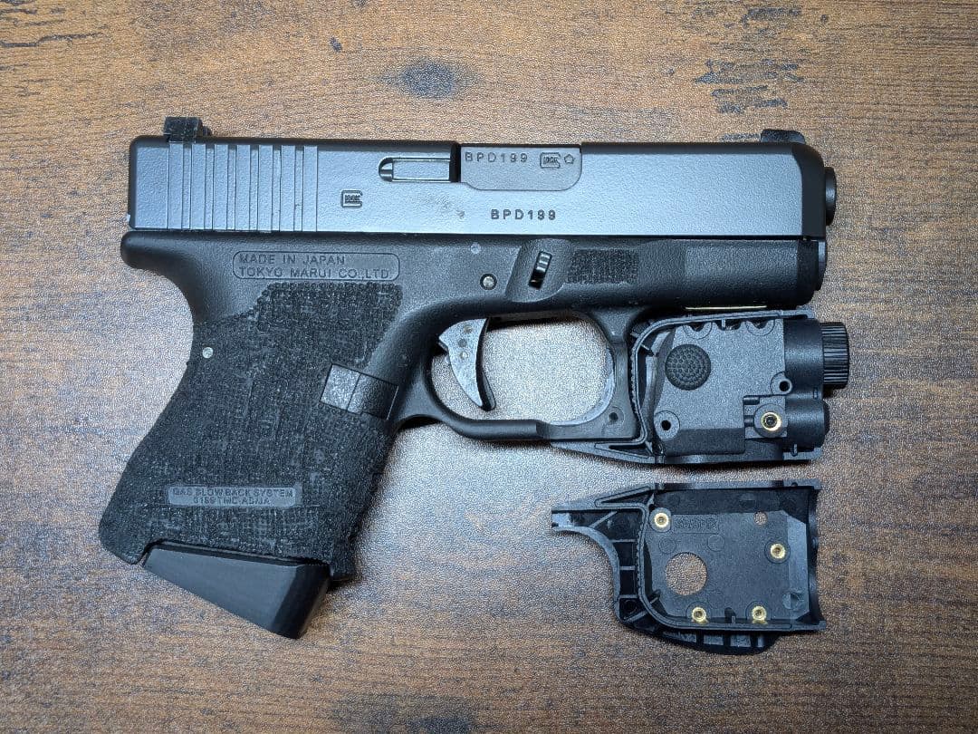 東京マルイ　グロック26 カスタム　ウェポンライト充電式