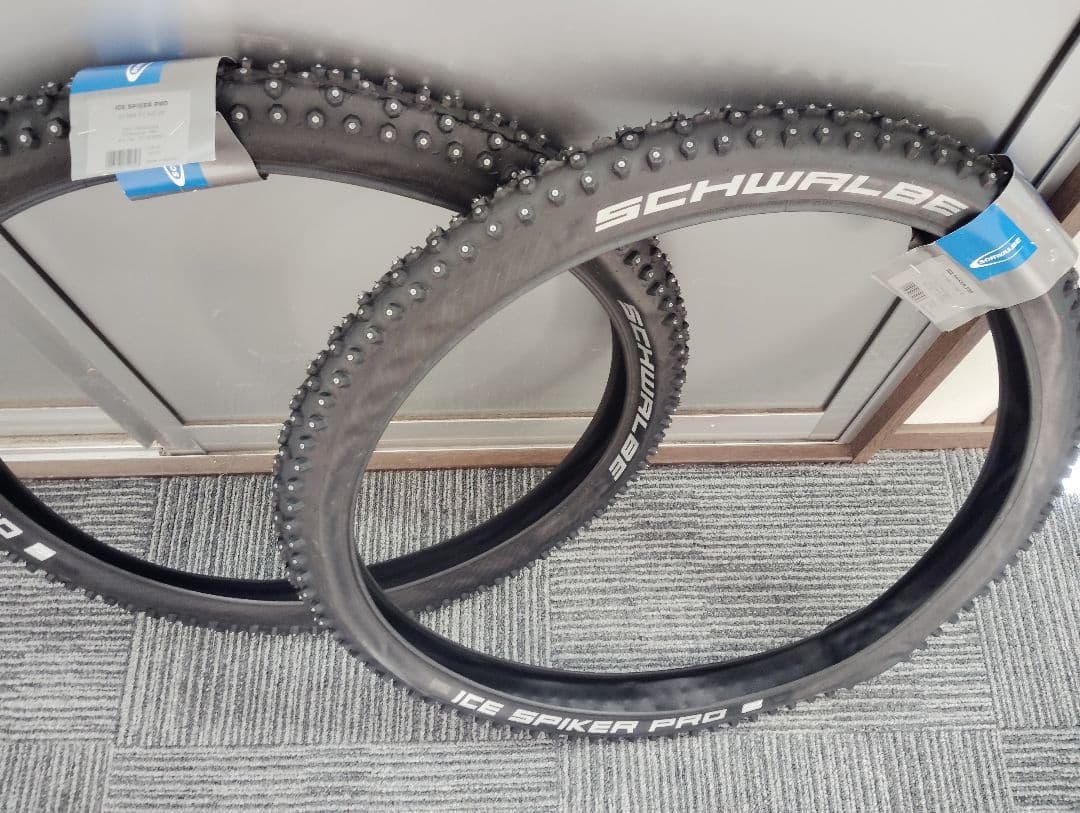 スパイクタイヤ　SCHWALBE ICE SPIKER PRO