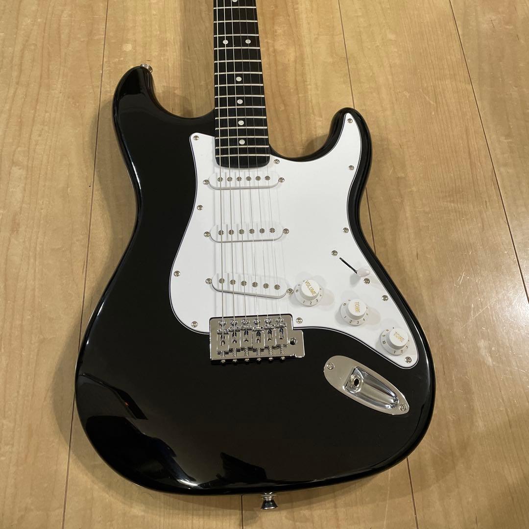 新型　フォトジェニック　ストラトキャスタータイプ　弦高調整済み　です