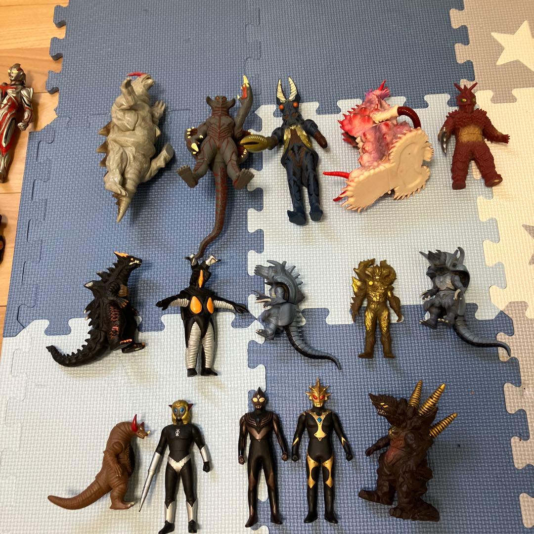 ウルトラマンシリーズ フィギュア 100体　まとめ売り　おまけ付き