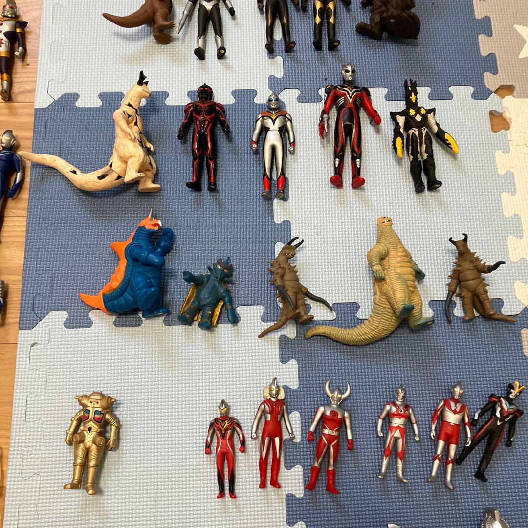 ウルトラマンシリーズ フィギュア 100体　まとめ売り　おまけ付き
