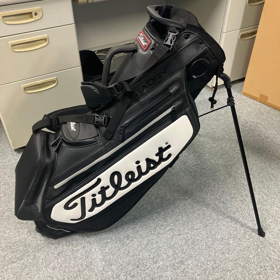 Titleist 軽量キャディバッグ ブラック/ホワイト
