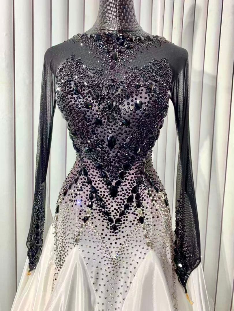 社交ダンスドレス　スタンダードドレス　新品　デモ・競技用！！