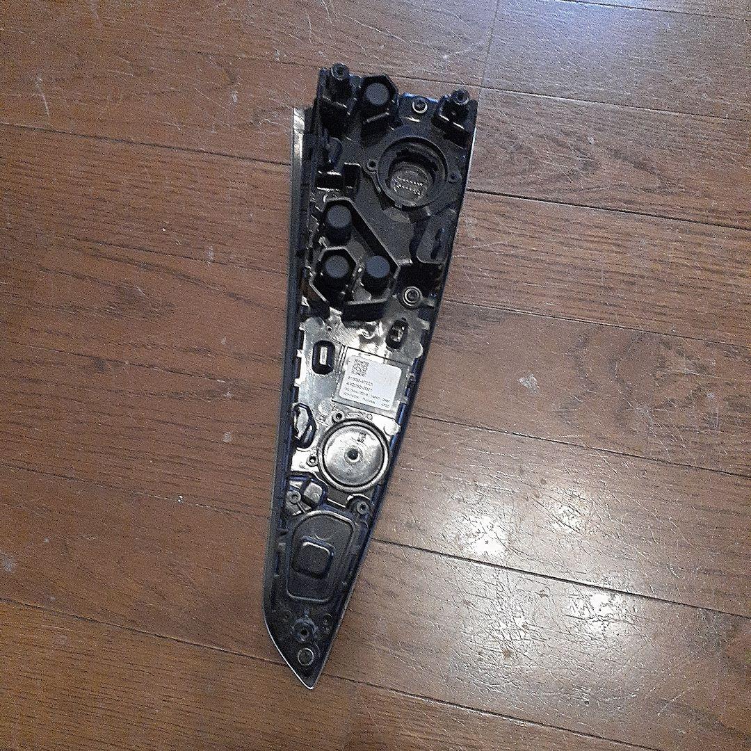 プリウス　50系　前期　左テールランプ　下側