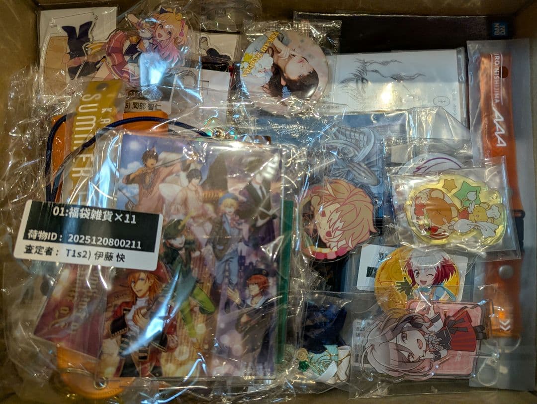 ８０サイズ　３００点以上　ノンジャンル　大量　缶バッジ　アクスタ　まとめ売り