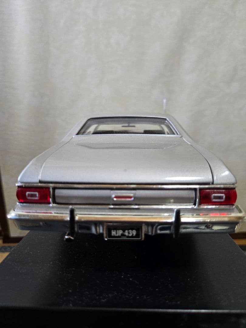 aki　1976フォード「グラン・トリノ」1/18とリーガルネームタグ